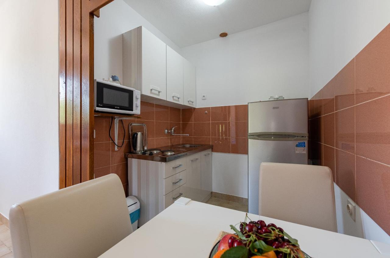 Apartmani Mila Gornji Karin Exterior foto