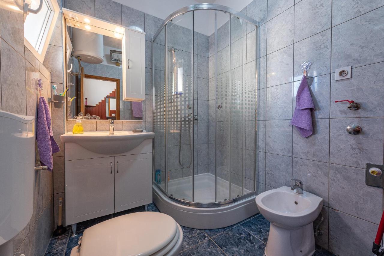Apartmani Mila Gornji Karin Exterior foto