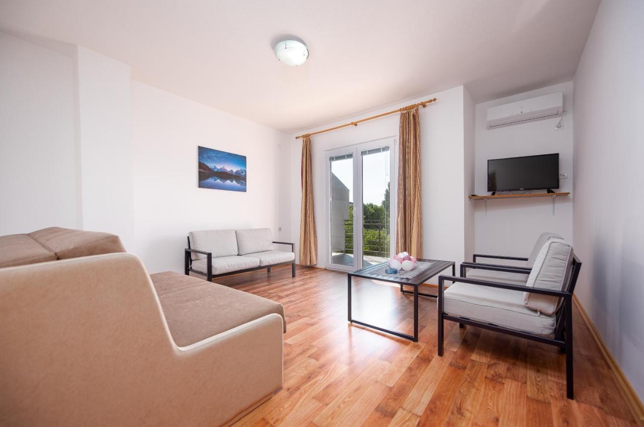 Apartmani Mila Gornji Karin Exterior foto