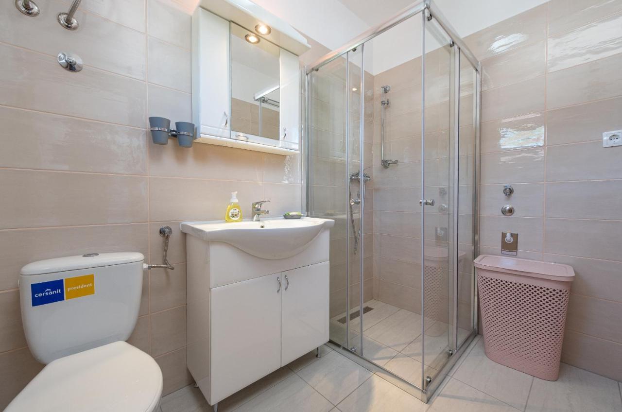Apartmani Mila Gornji Karin Exterior foto