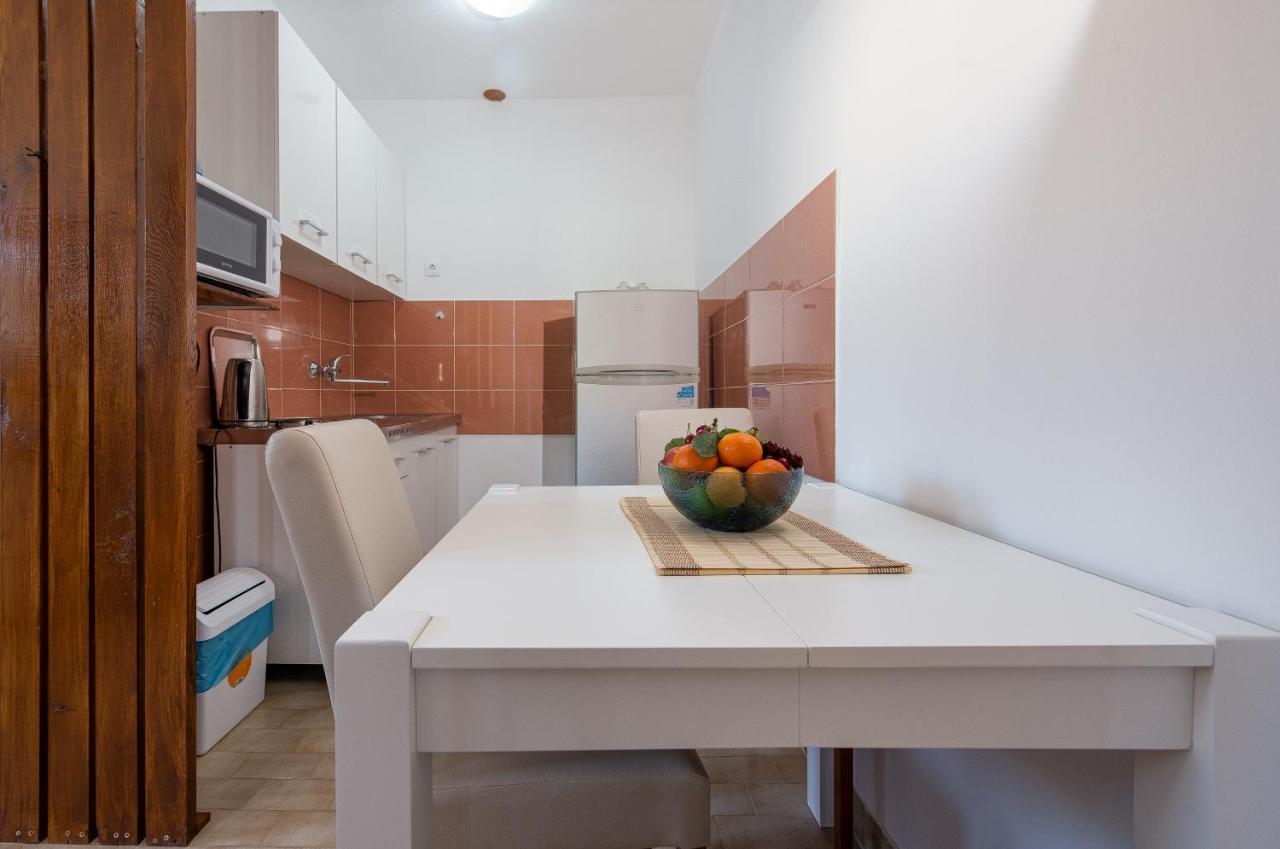 Apartmani Mila Gornji Karin Exterior foto