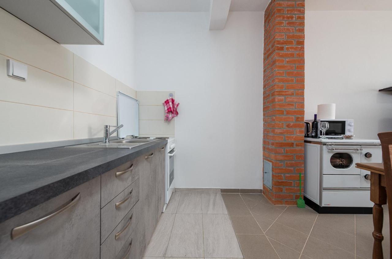 Apartmani Mila Gornji Karin Exterior foto