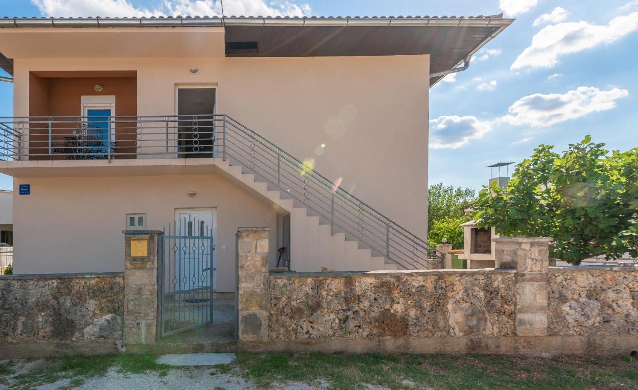 Apartmani Mila Gornji Karin Exterior foto