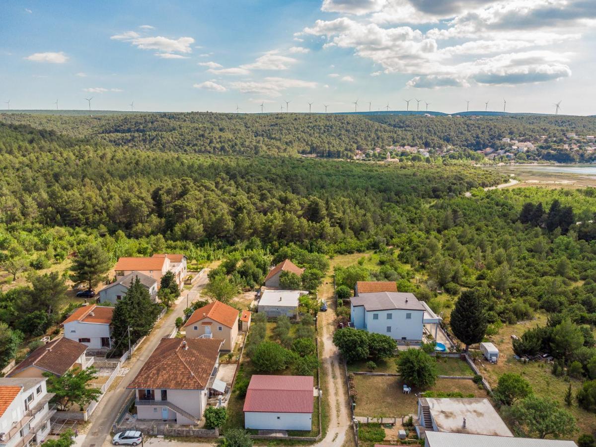Apartmani Mila Gornji Karin Exterior foto